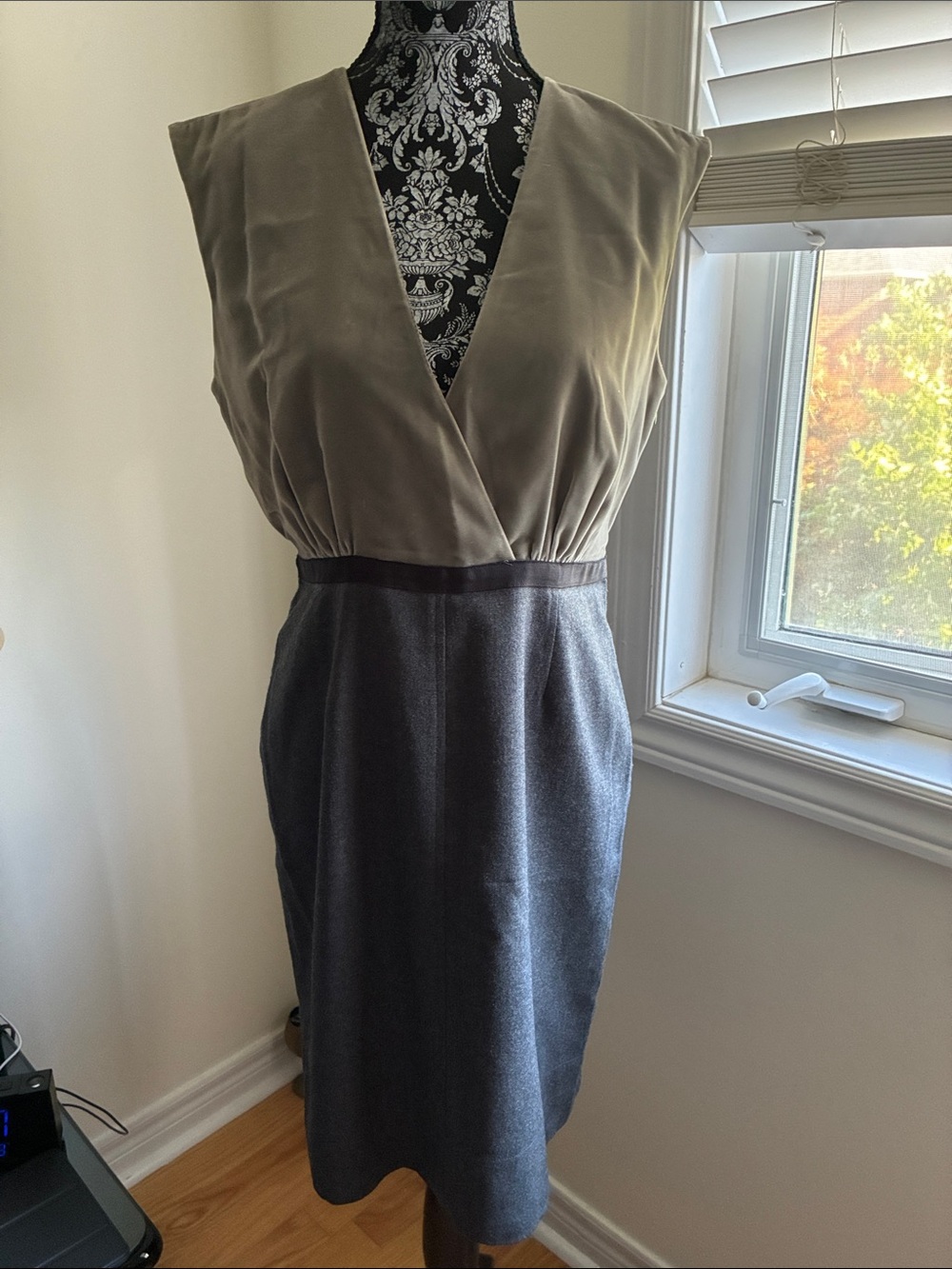 Club Monaco Gray Velvet Top Wool Skirt Dress size 10